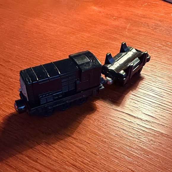 Thomas Train Metal Bundle of Trains and Cars - Picture 12 of 13